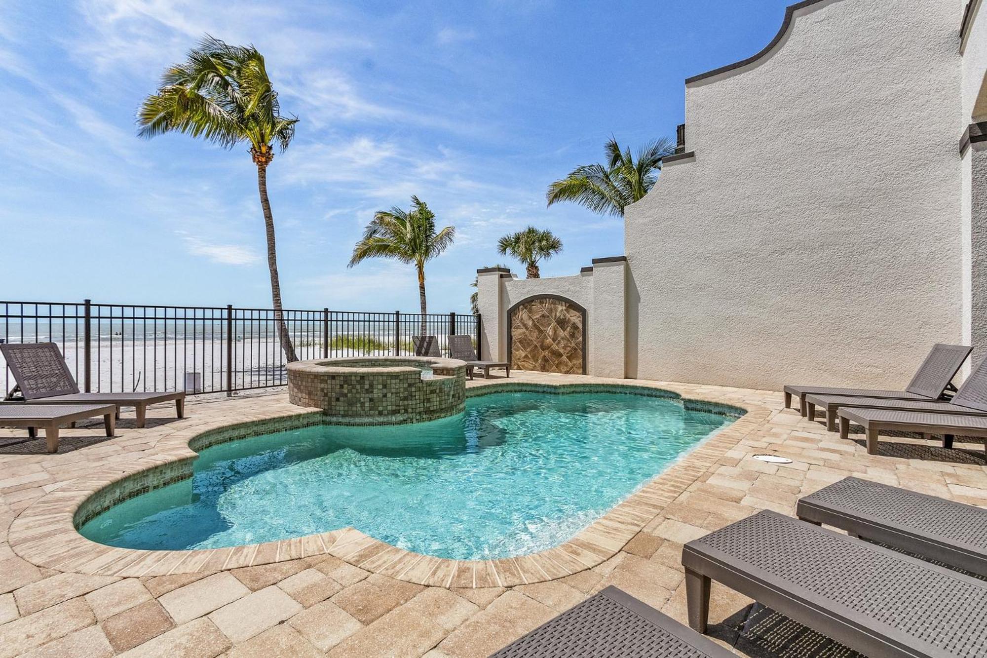 Gulf-Front 10Br Estate: Private Pools, Spas, Views Villa Fort Myers Beach Exterior photo